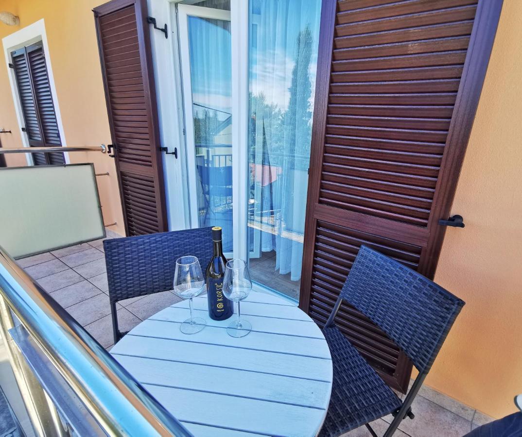 Apartments Sokolic Нерезине Екстер'єр фото