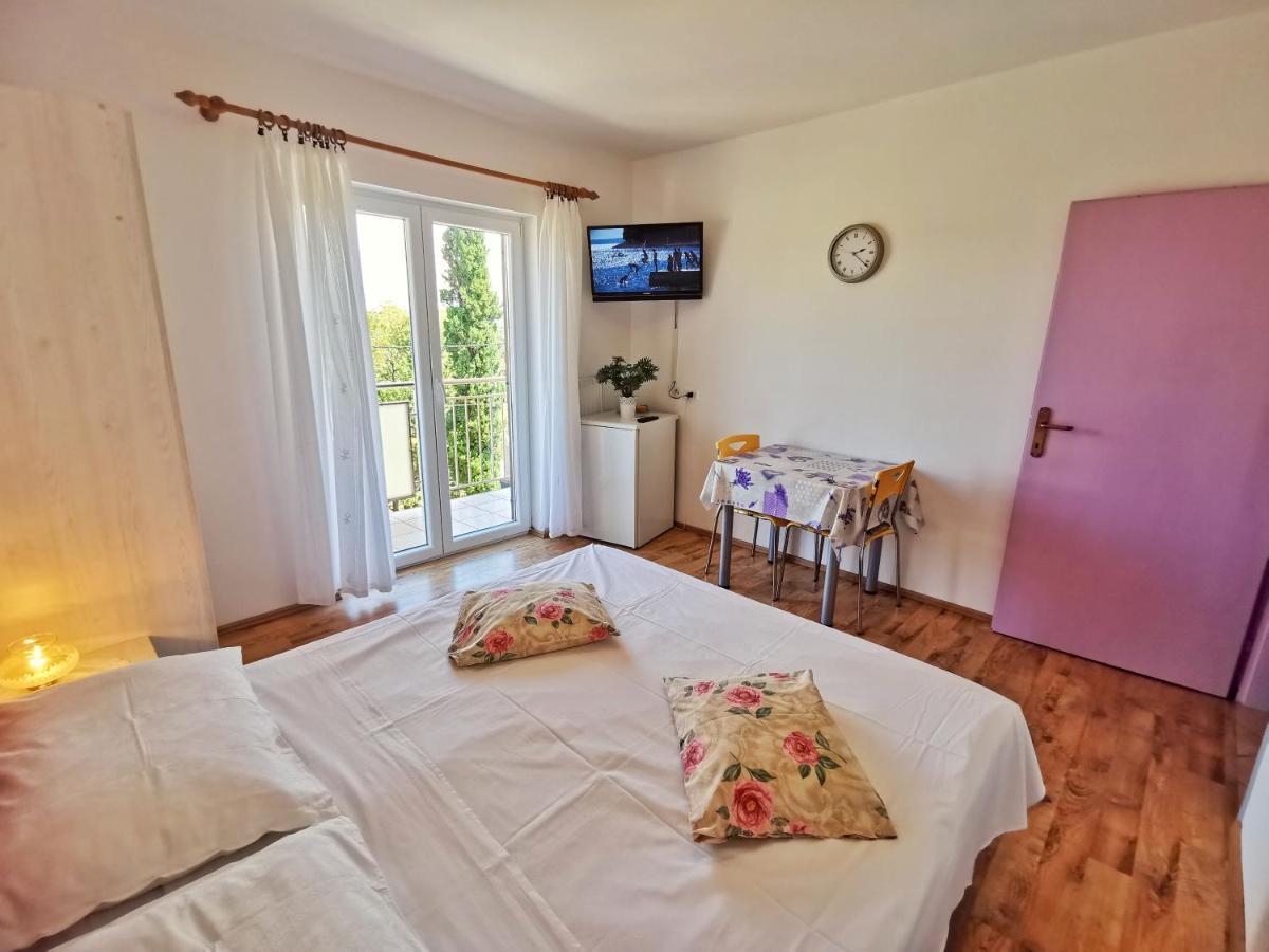 Apartments Sokolic Нерезине Екстер'єр фото