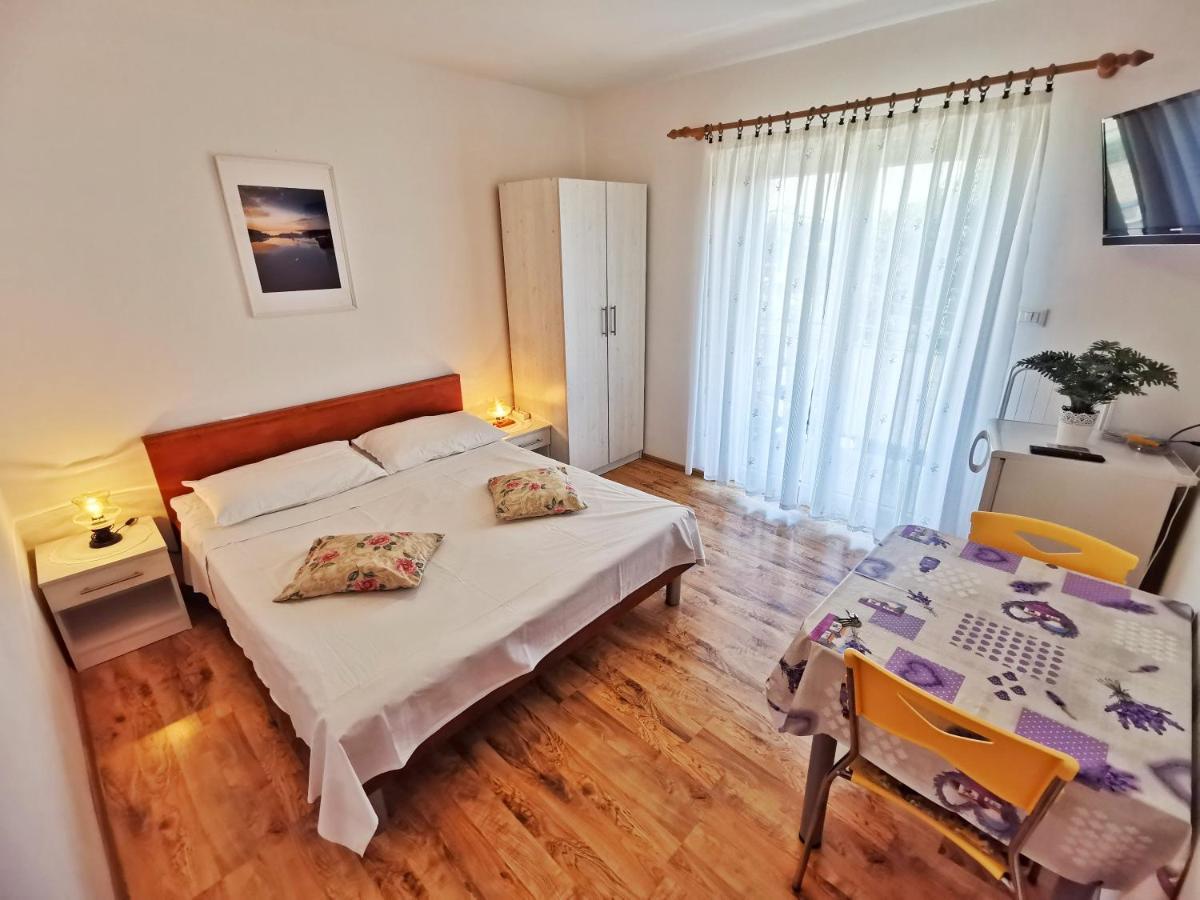 Apartments Sokolic Нерезине Екстер'єр фото