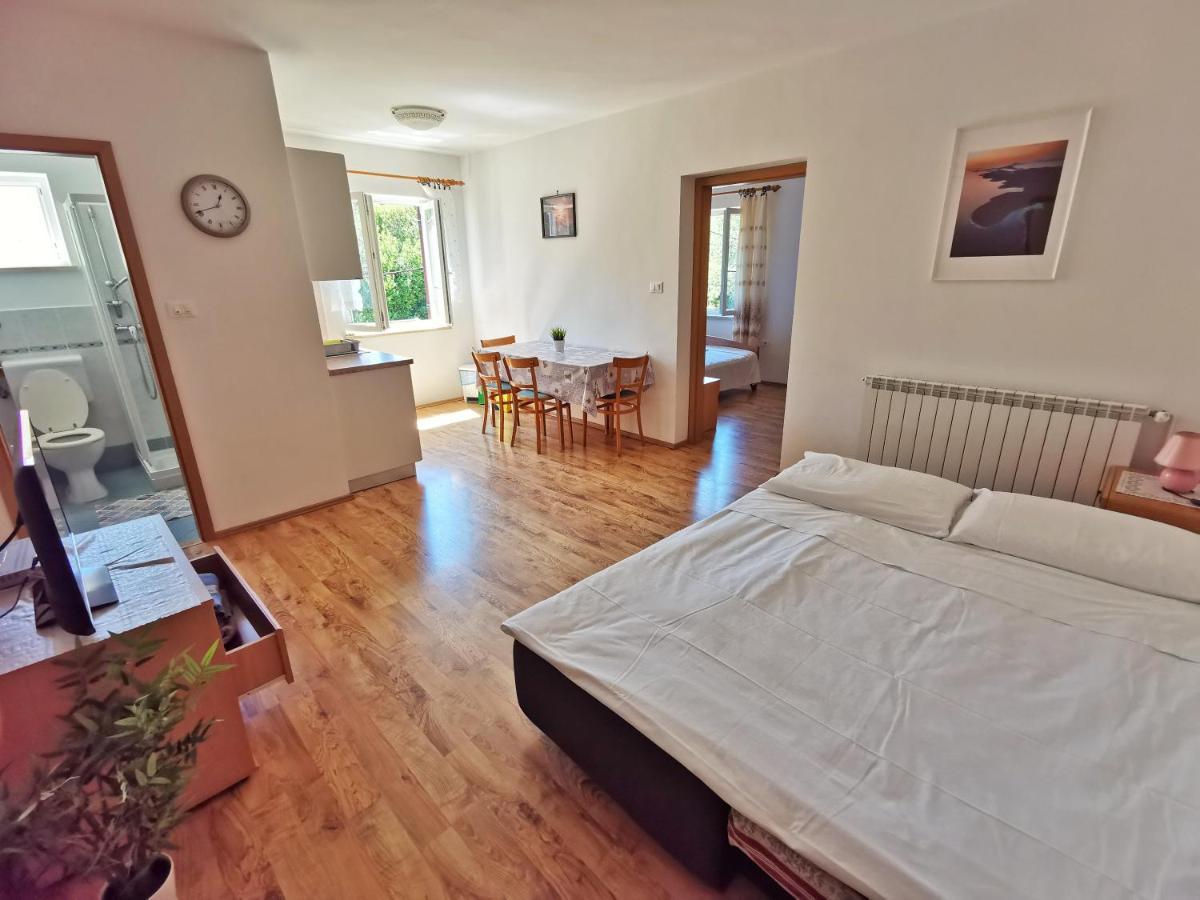 Apartments Sokolic Нерезине Екстер'єр фото
