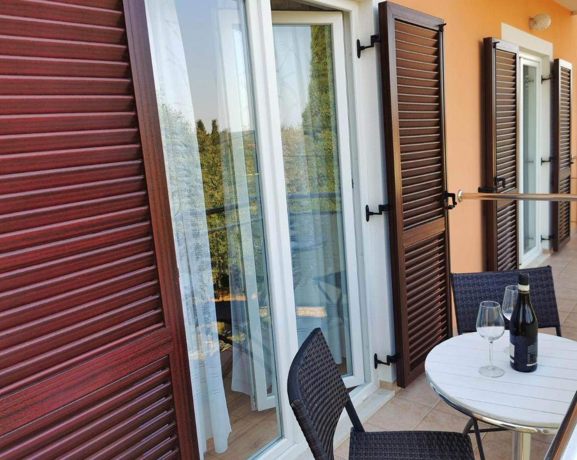Apartments Sokolic Нерезине Екстер'єр фото