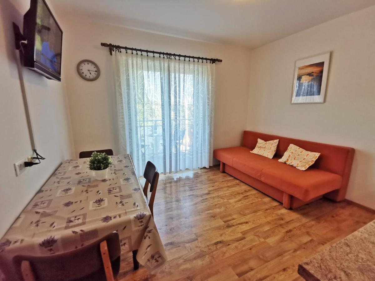 Apartments Sokolic Нерезине Екстер'єр фото