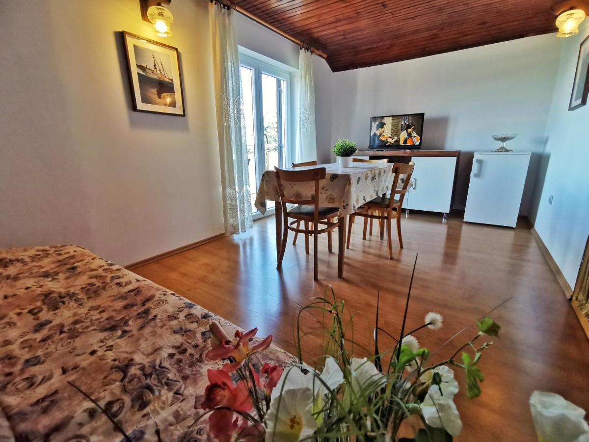 Apartments Sokolic Нерезине Екстер'єр фото